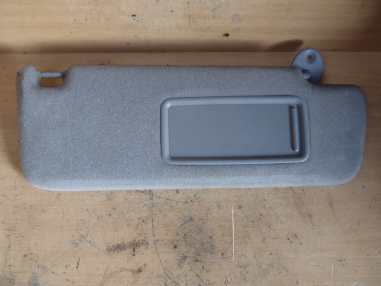 Sluneční clonka pravá