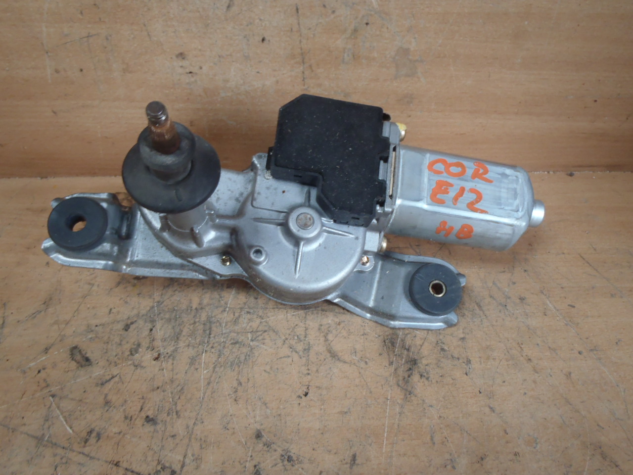 Motorek zadního stěrače hatchback