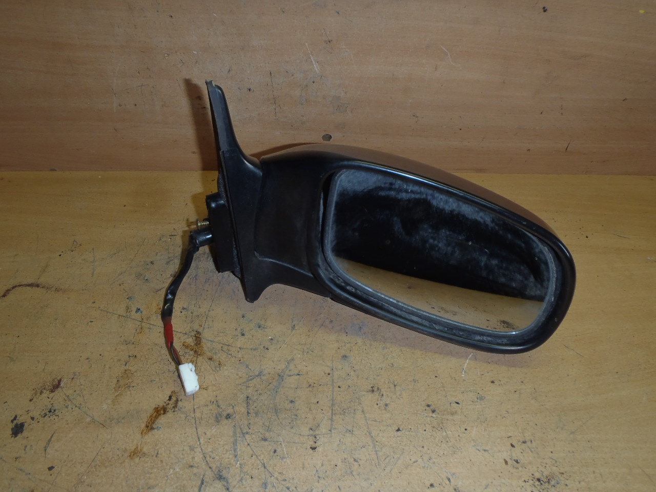 Pravé zrcátko elektrické