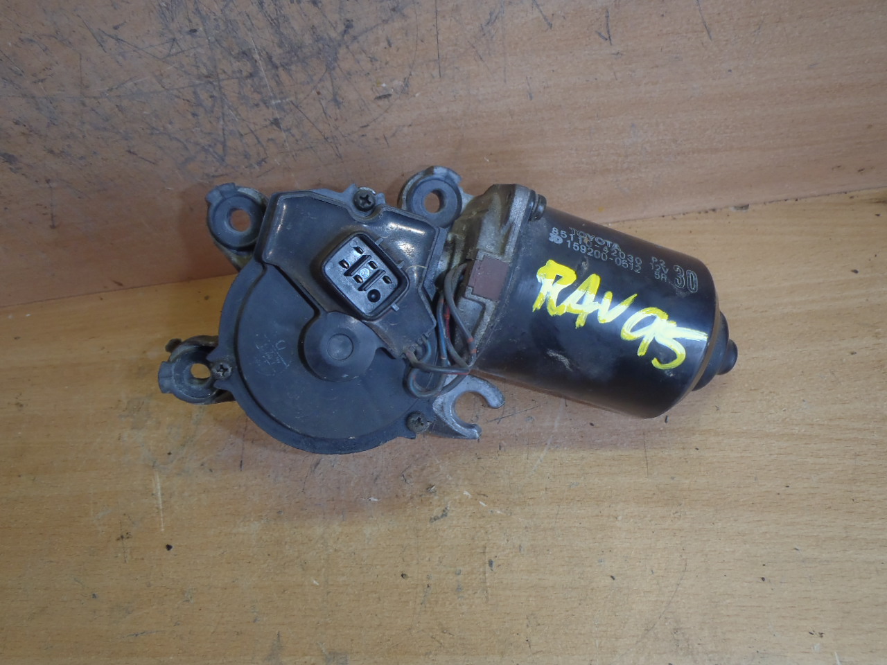 Motorek předních stěračů