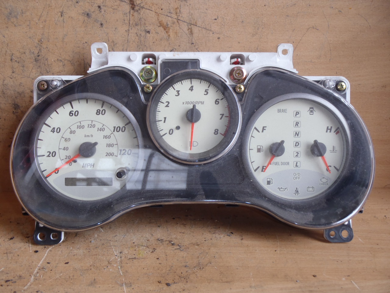 Budíky US verze 2.0 VVT-i automat 83800-4A041
