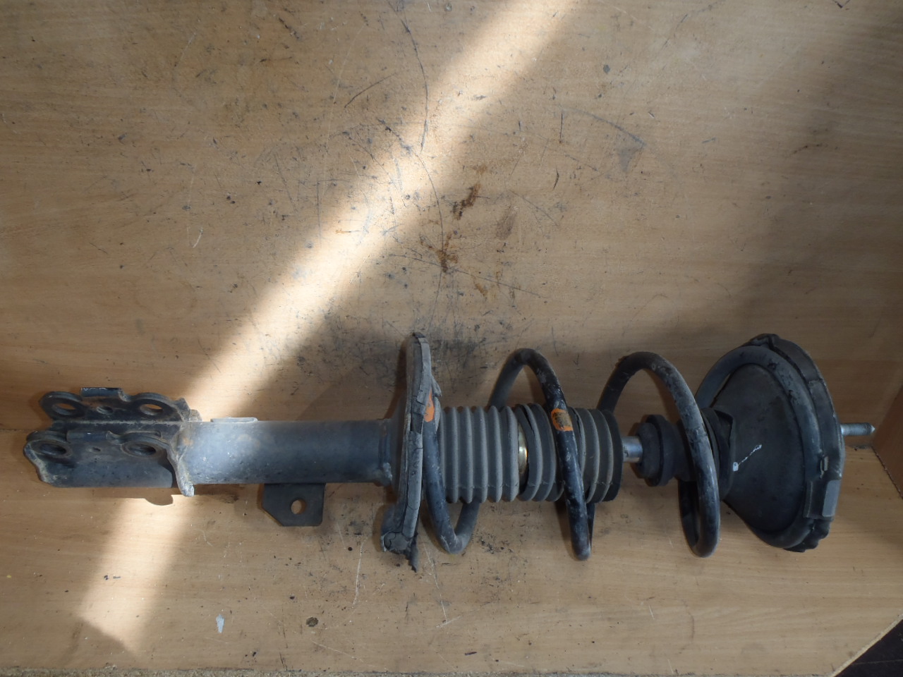 L.P. tlumič s pružinou