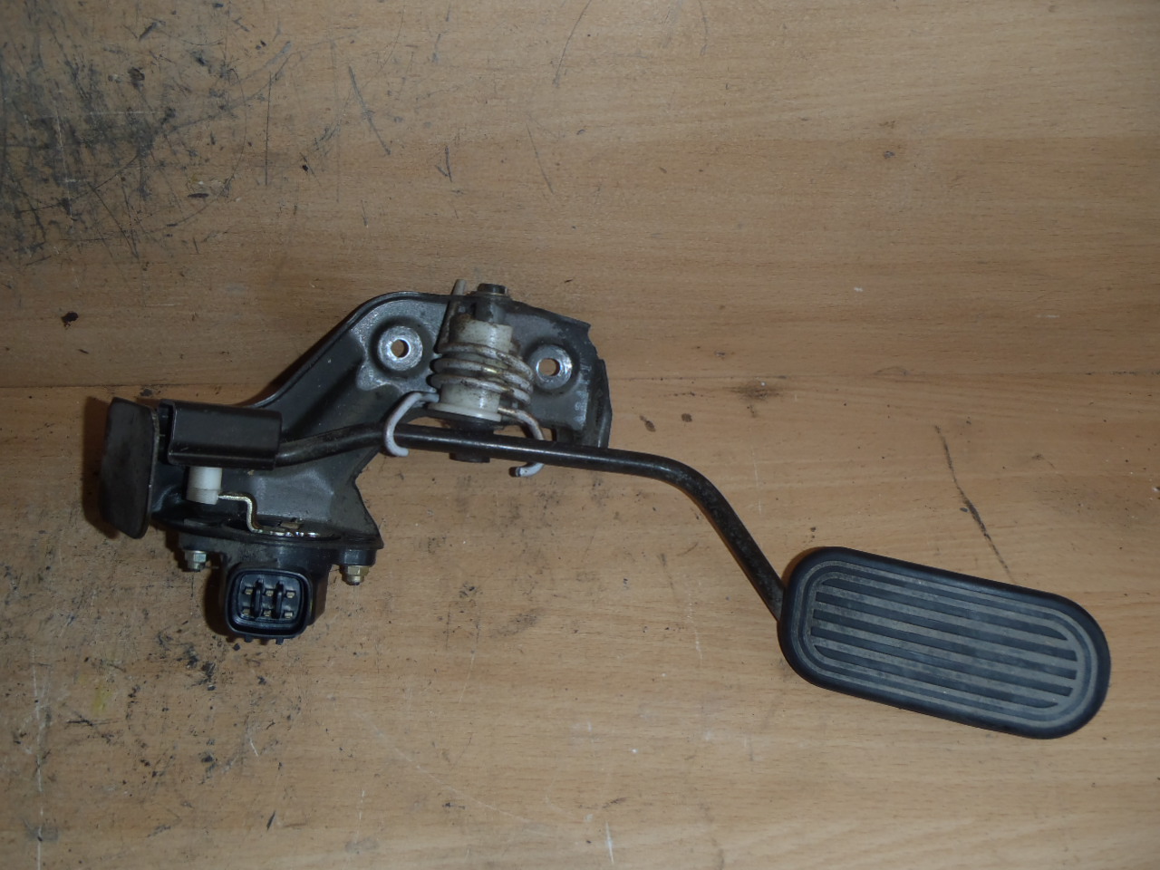 Pedál plynu s potenciometrem 89281-47010