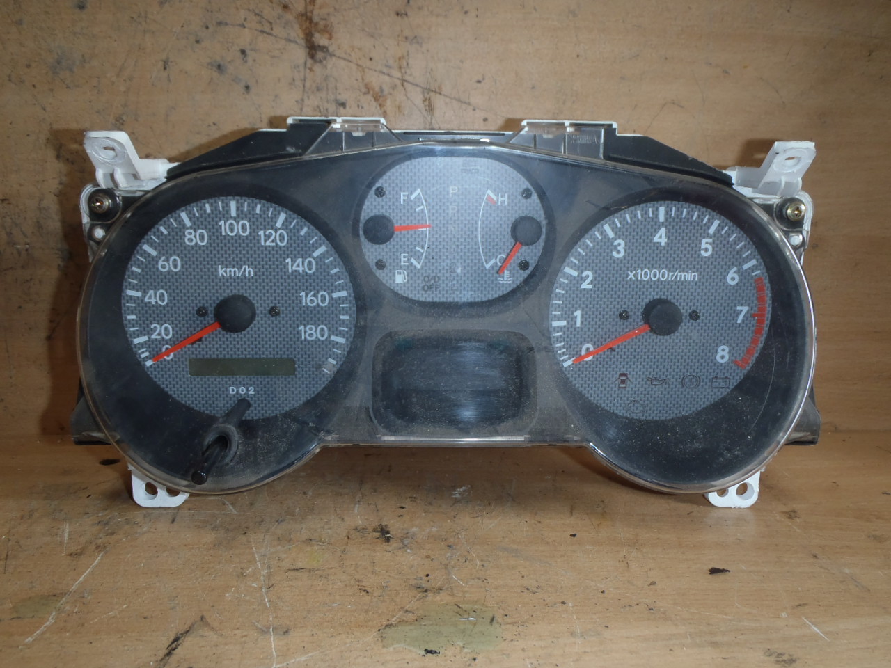 Budíky 2.0i automat D02