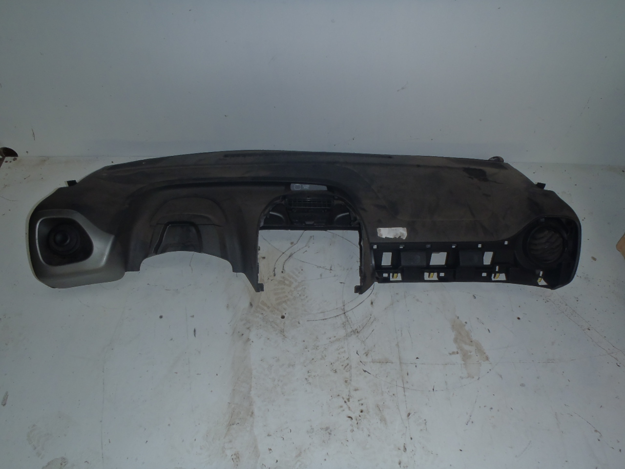 Palubní deska s airbagem