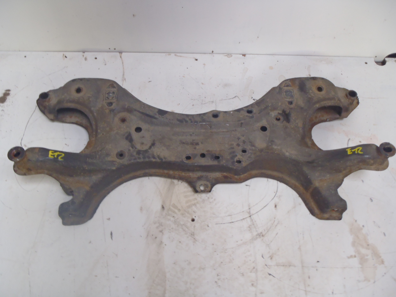 Přední nápravnice E12