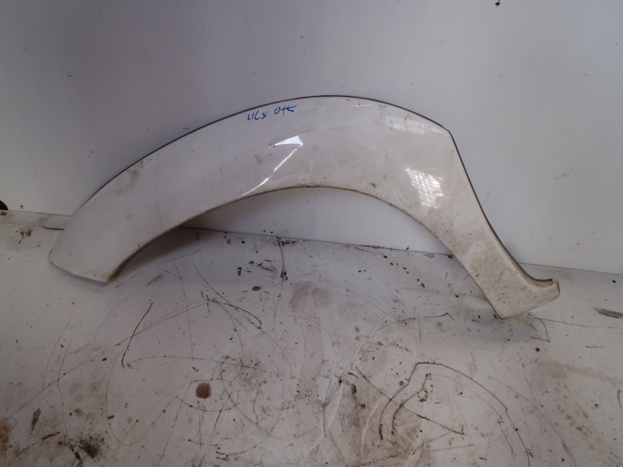 L.P. lem na blatník