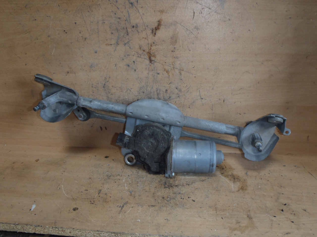 Táhla stěračů + motorek Francouz