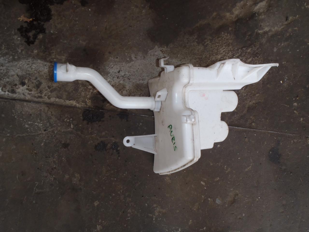 nádobka ostřikovačů