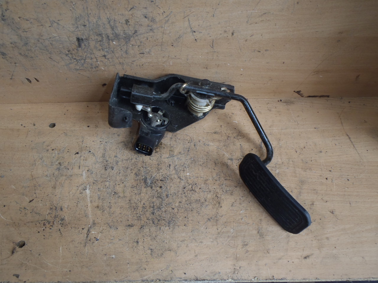 Pedál plynu 89281-47010