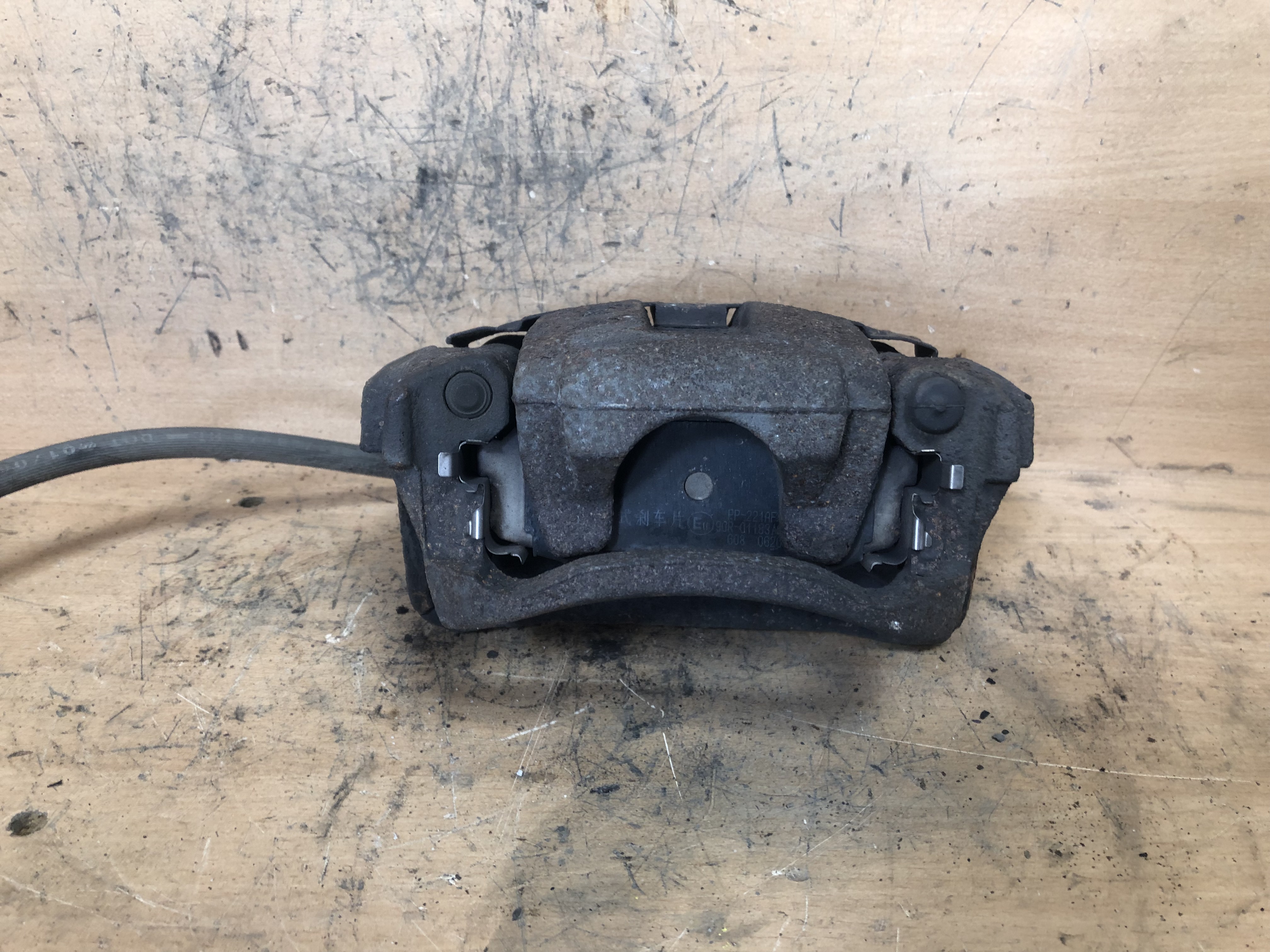 Levý zadní brzdič