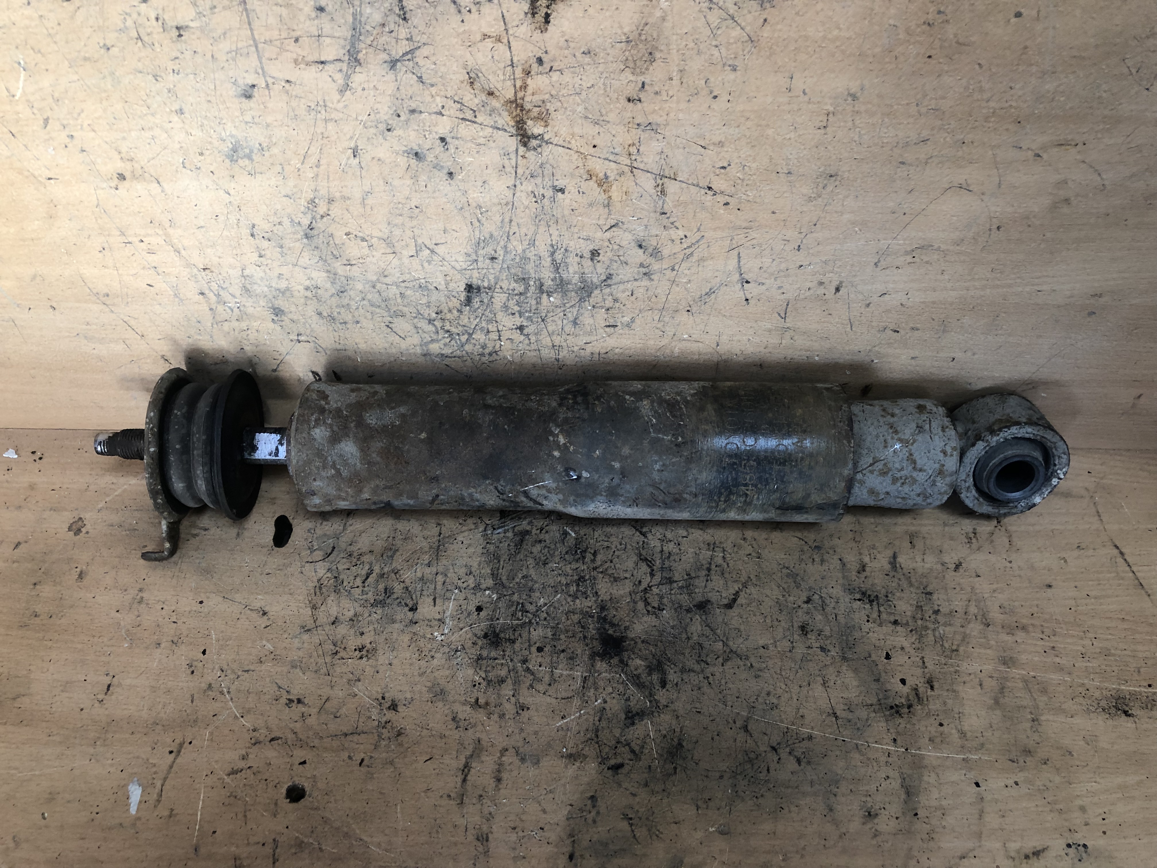 Zadní tlumič 48530-60170