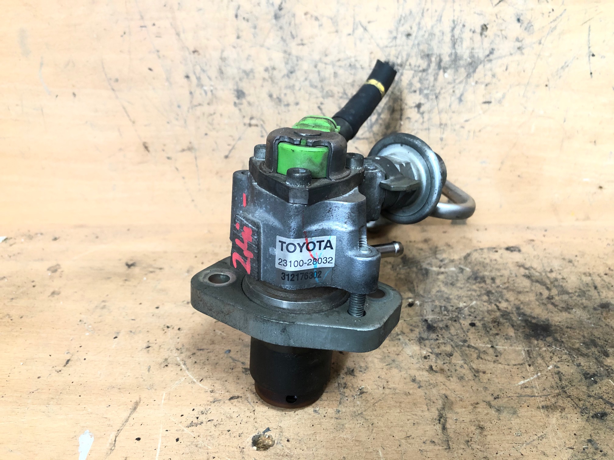 Benzínová pumpa 23100-28032