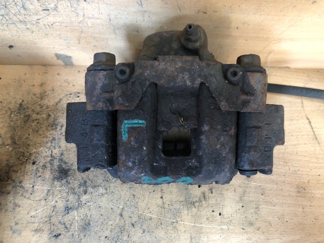 Levý zadní brzdič