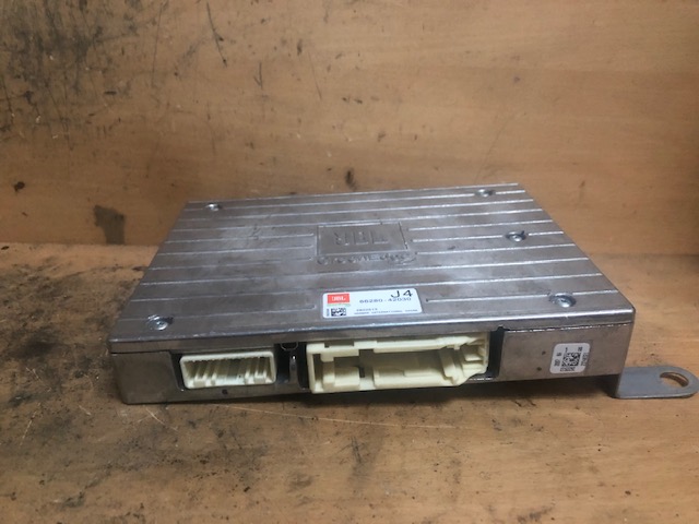 Rádiový přijímač a zesilovač JBL 86280-42030