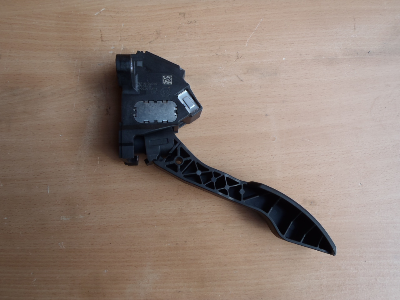 Plynový pedál 2.0 VVT-i automat