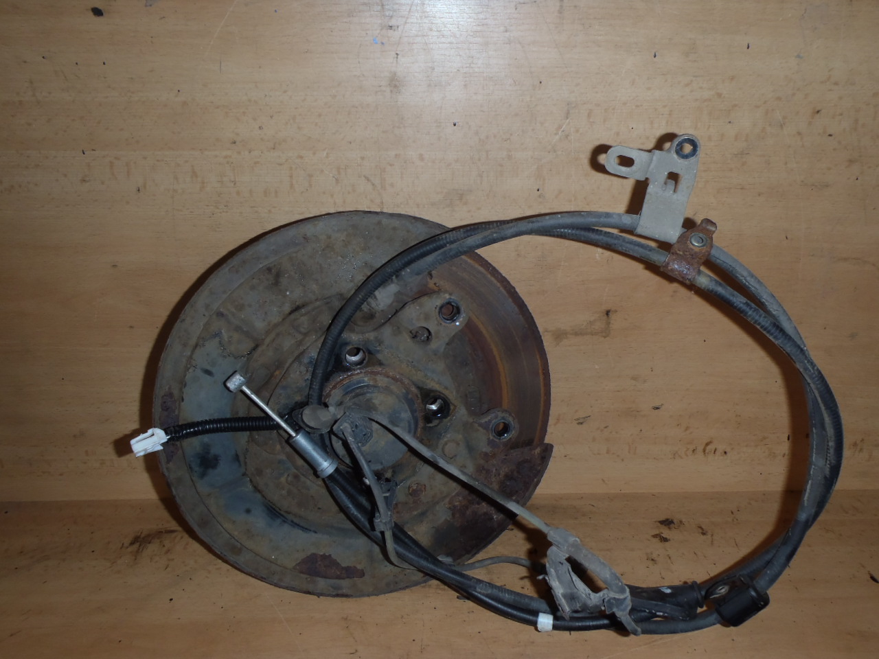 P. zadní náboj s ABS