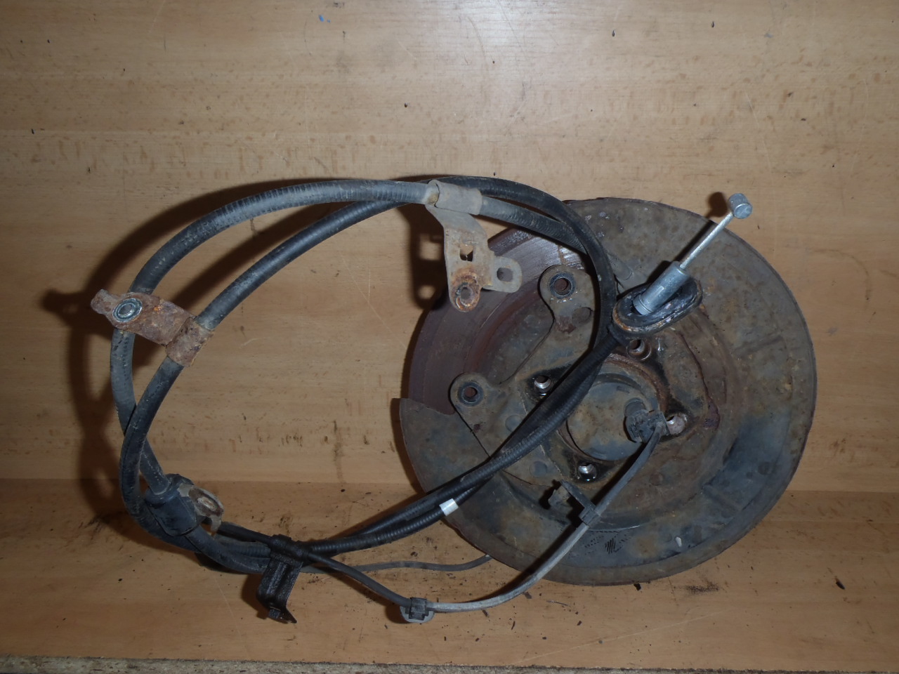 L. zadní náboj s ABS