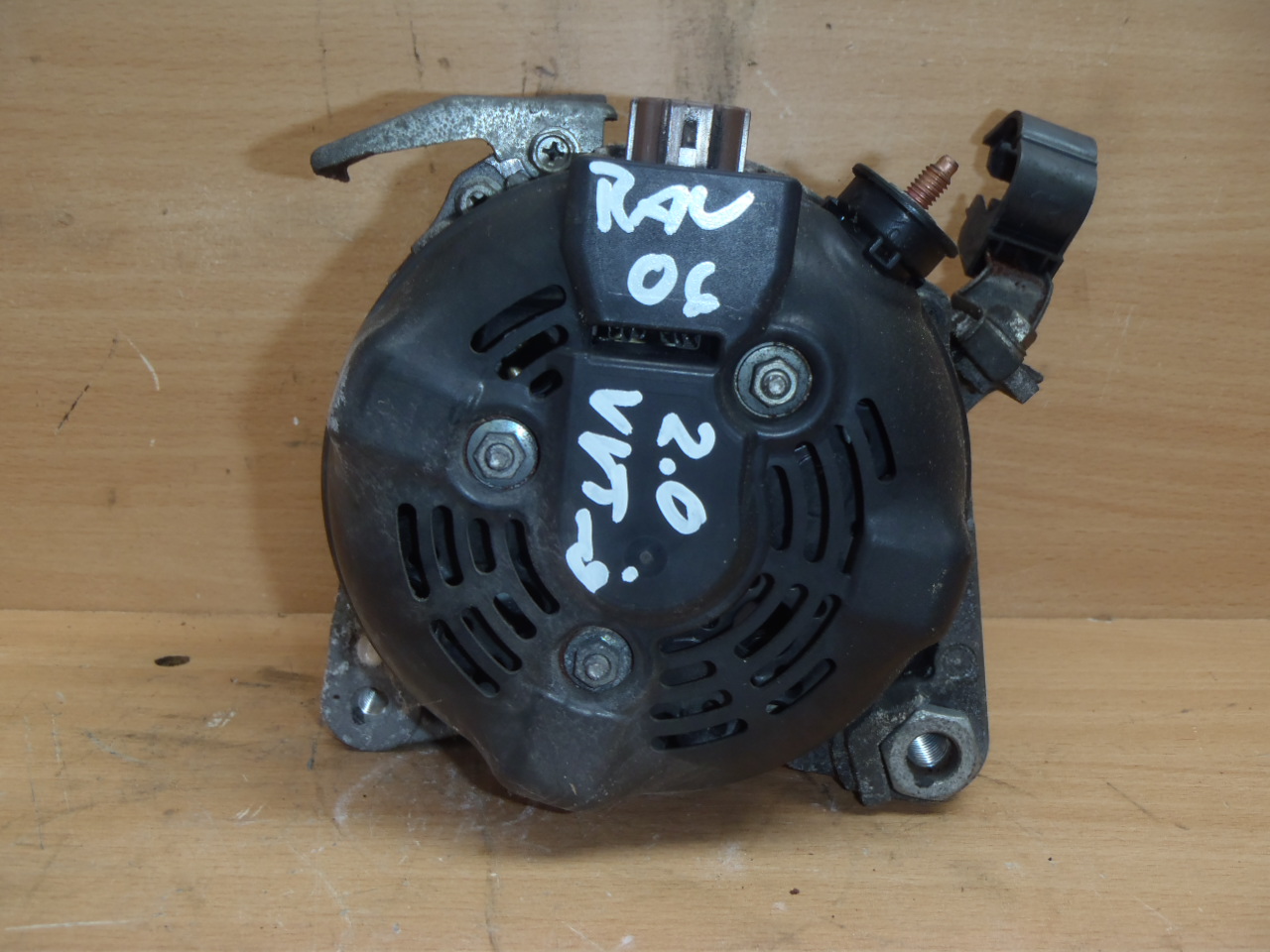 Alternátor  2.0 VVT-i