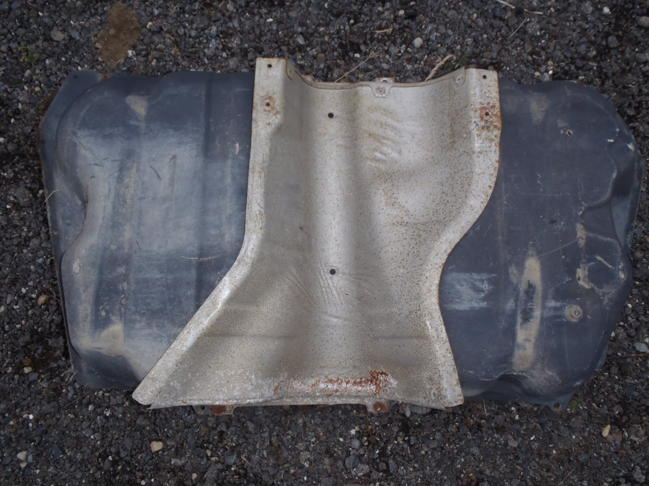 Nádrž Lexus RX 300