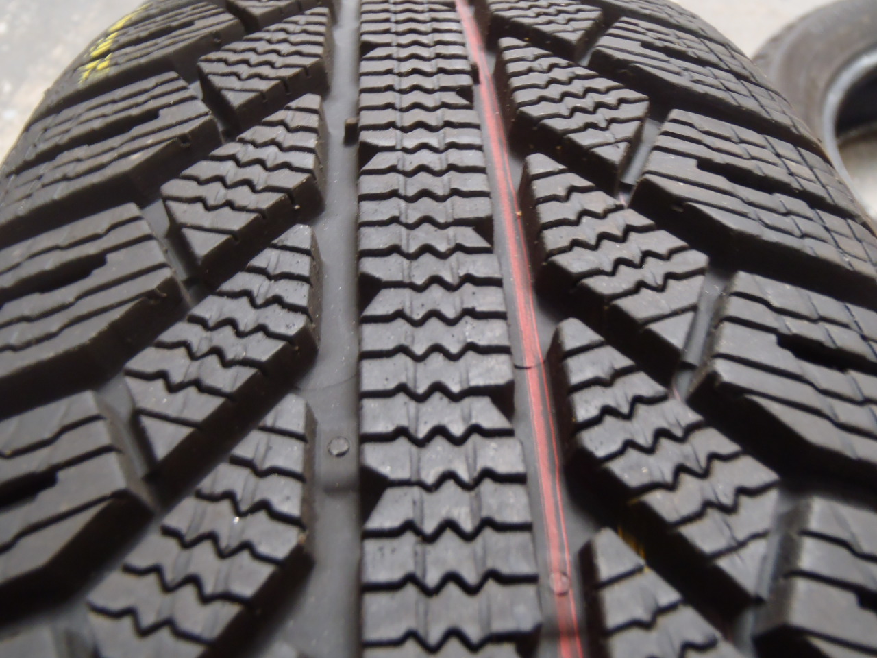 Zimní pneu 165/60/R15 (7mm)