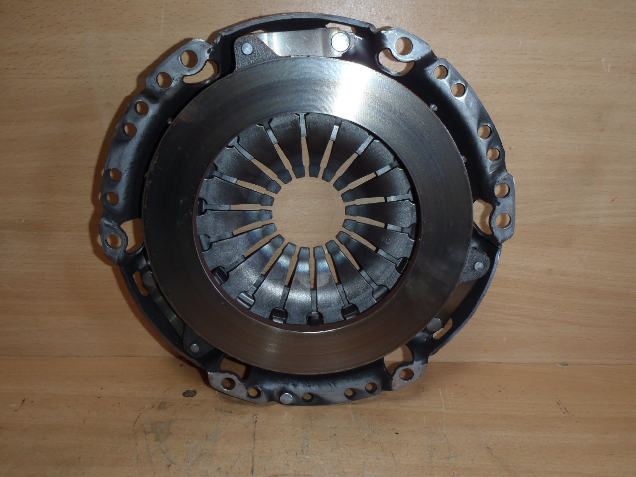 Přítlačák 1.0 VVT-i