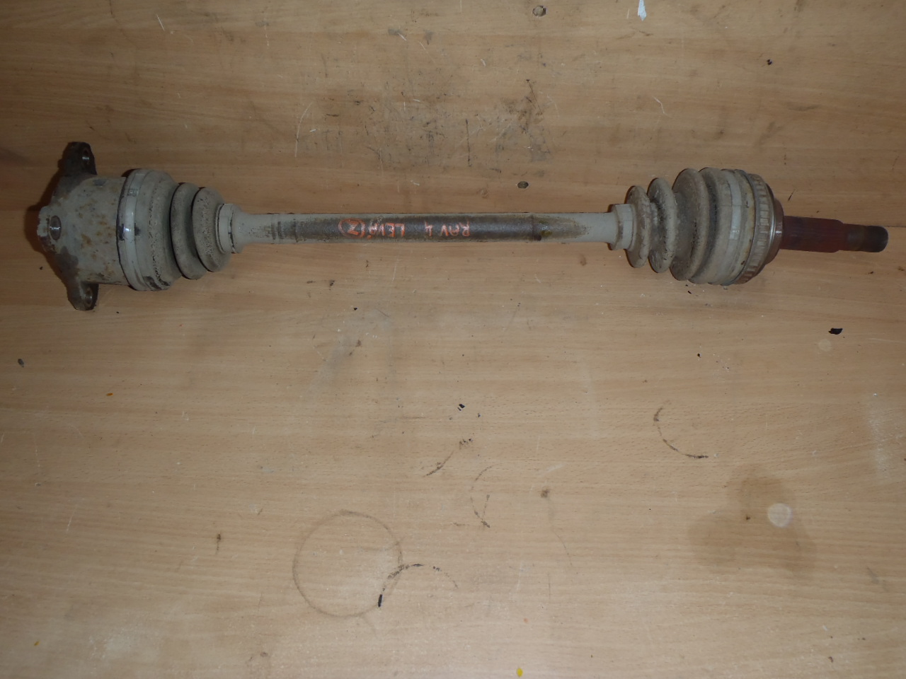 Levá zadní poloosa  2.0 VVT-i 