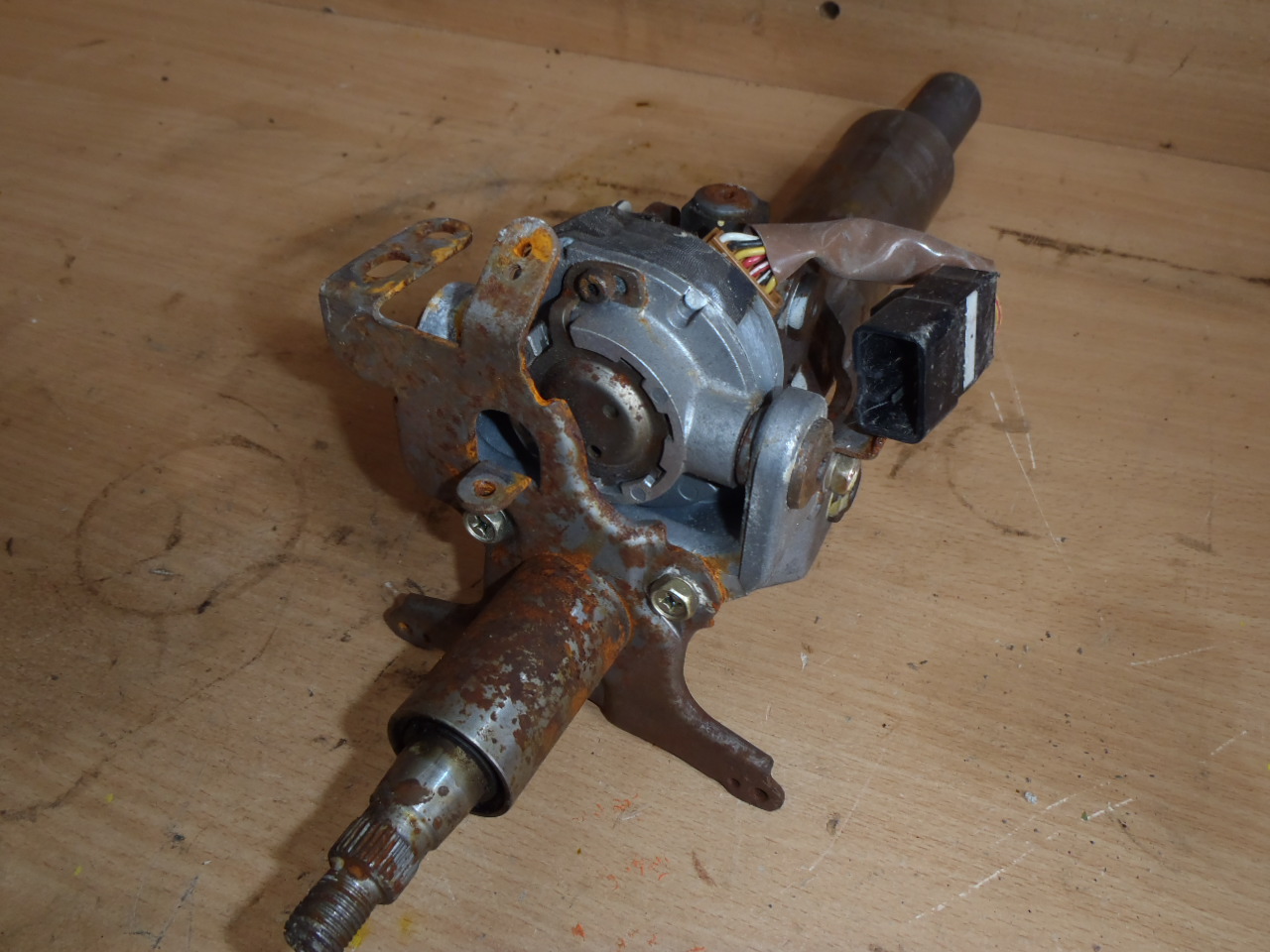 Motorek zdvihu volantu