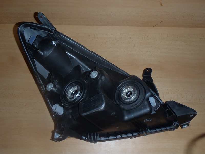 Přední světlo Corolla Verso L.2004-2007
