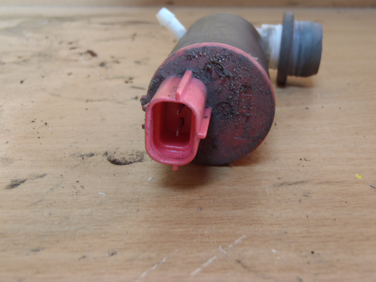 Motorek ostřikovače