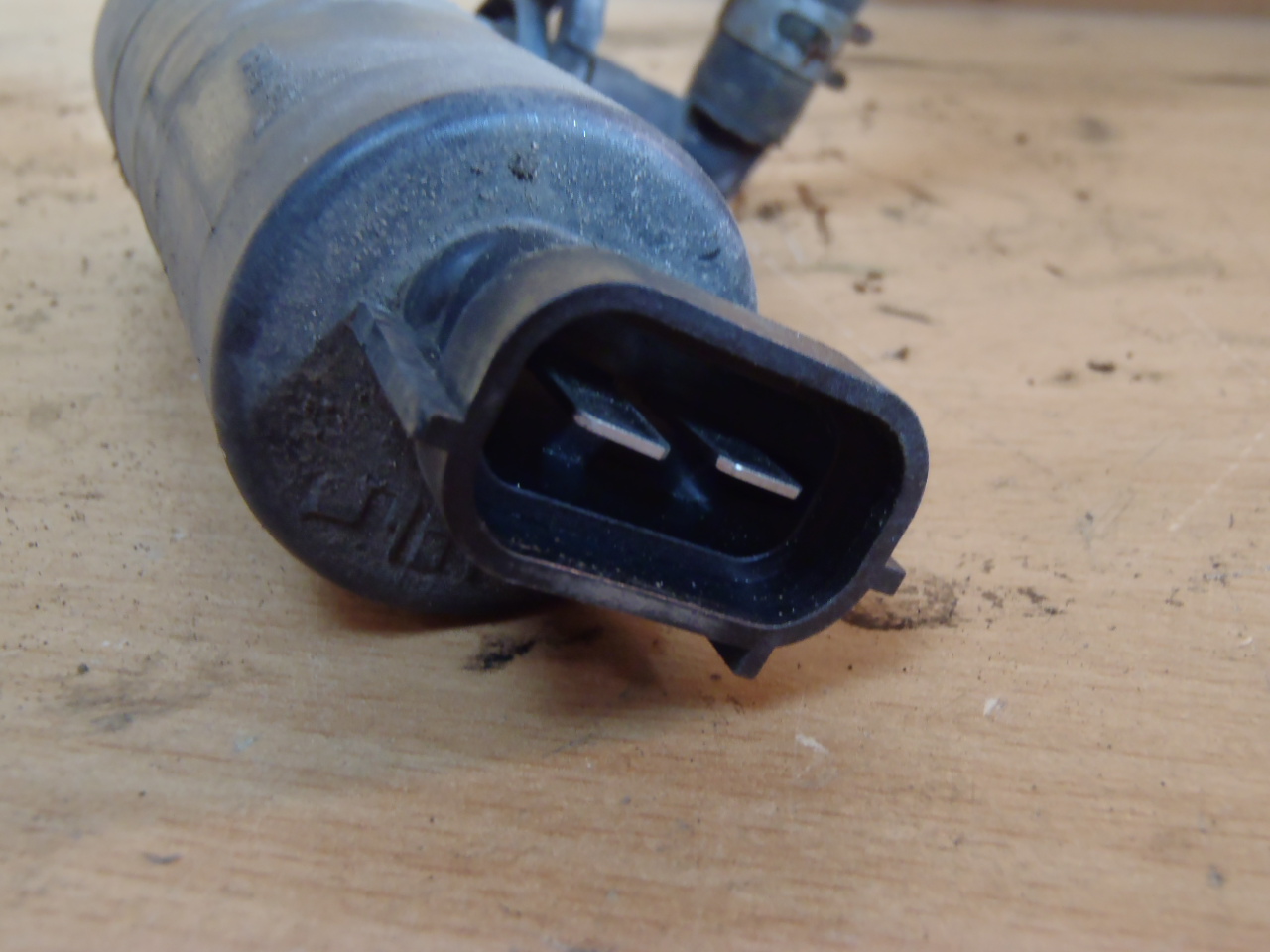 Motorek ostřikovače xenonů