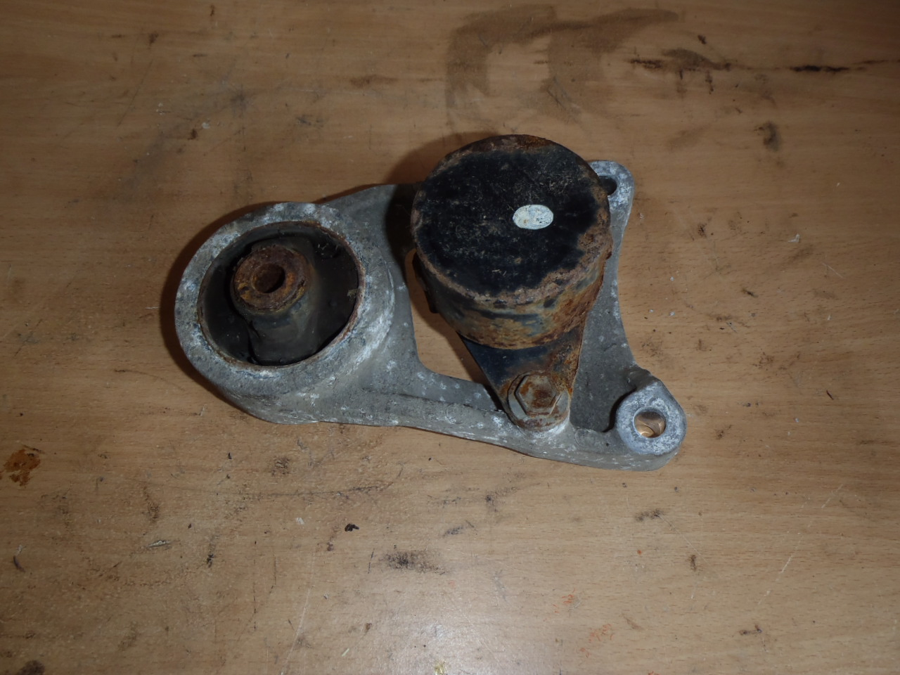 Silentblok diferenciálu L.