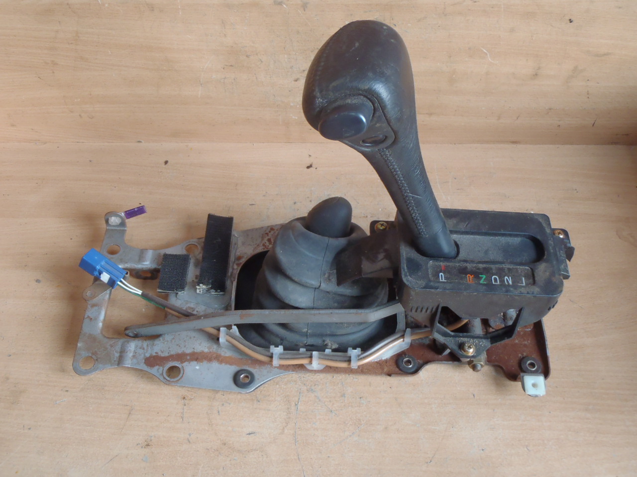 Kulisa řazení 3.4i aut.