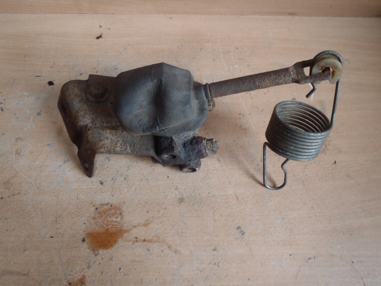 Omezovač brzdového tlaku