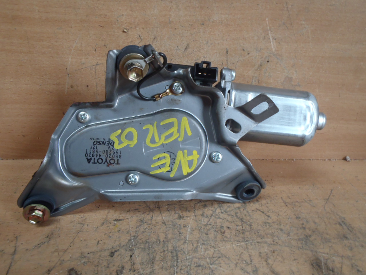 Motorek zadního stěrače