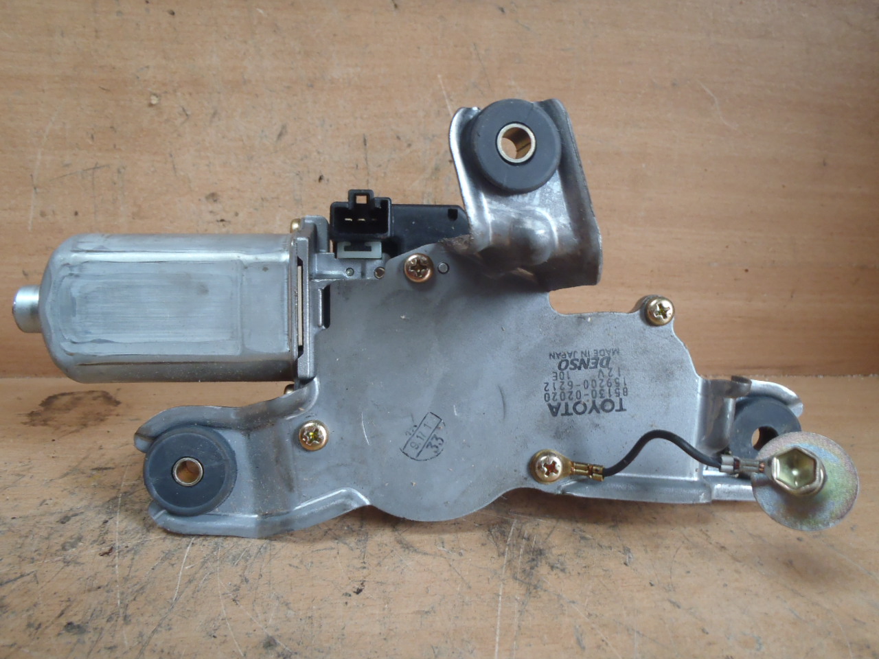 Motorek zadního stěrače hatchback