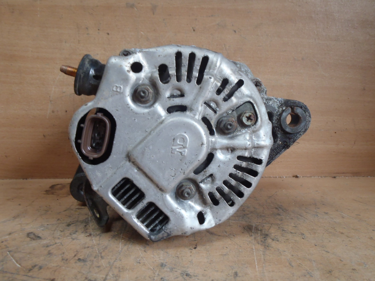 Alternátor 1.3 VVT-i 27060-0J030