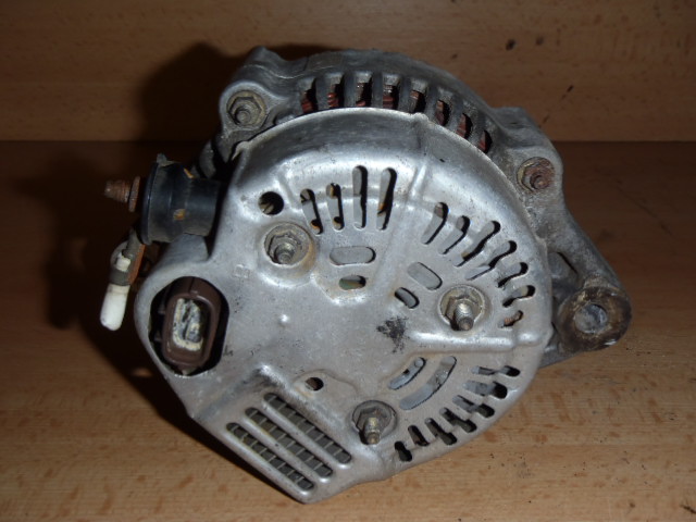 Alternátor Avensis Verso 