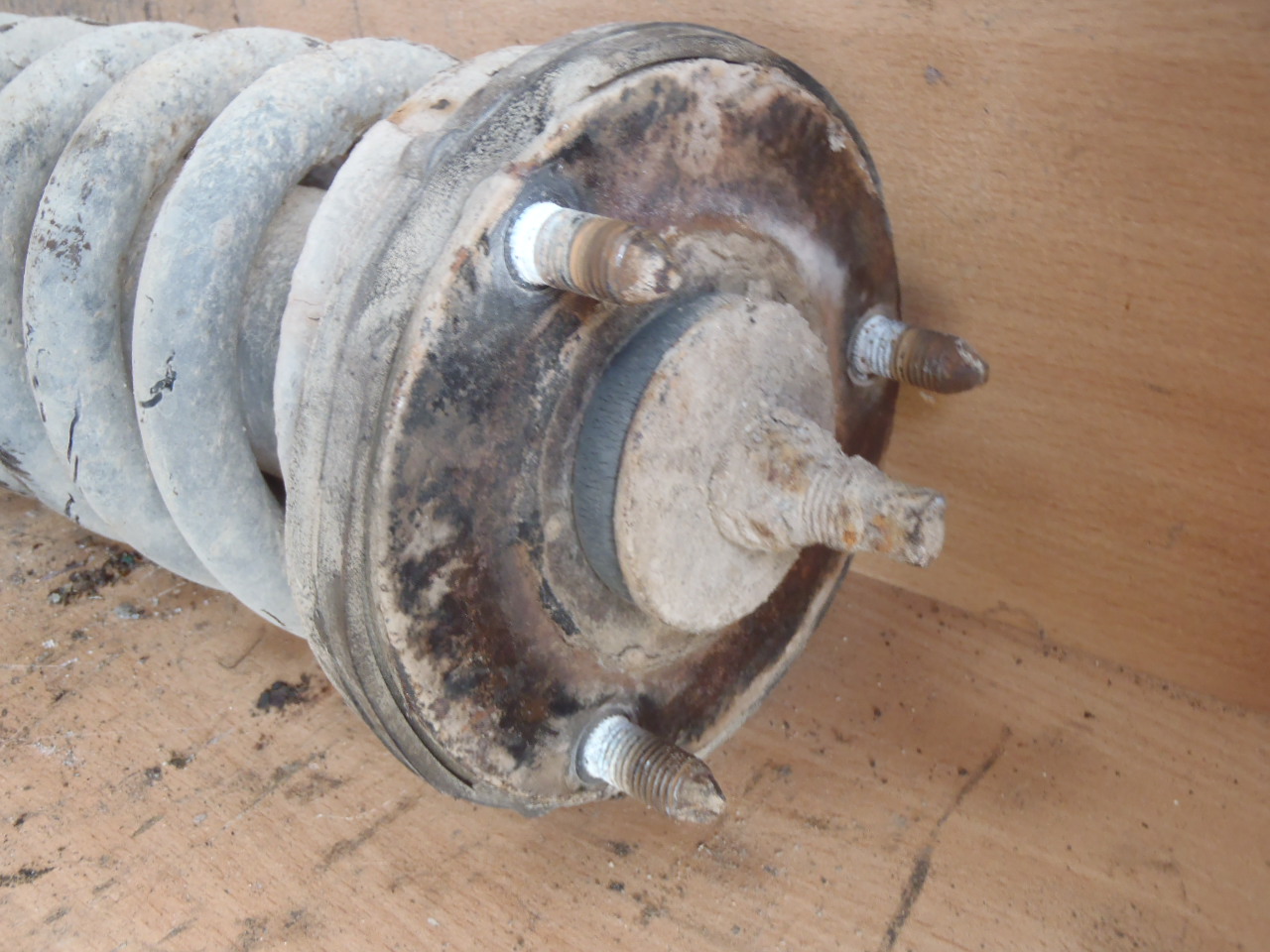 Přední tlumič P+L