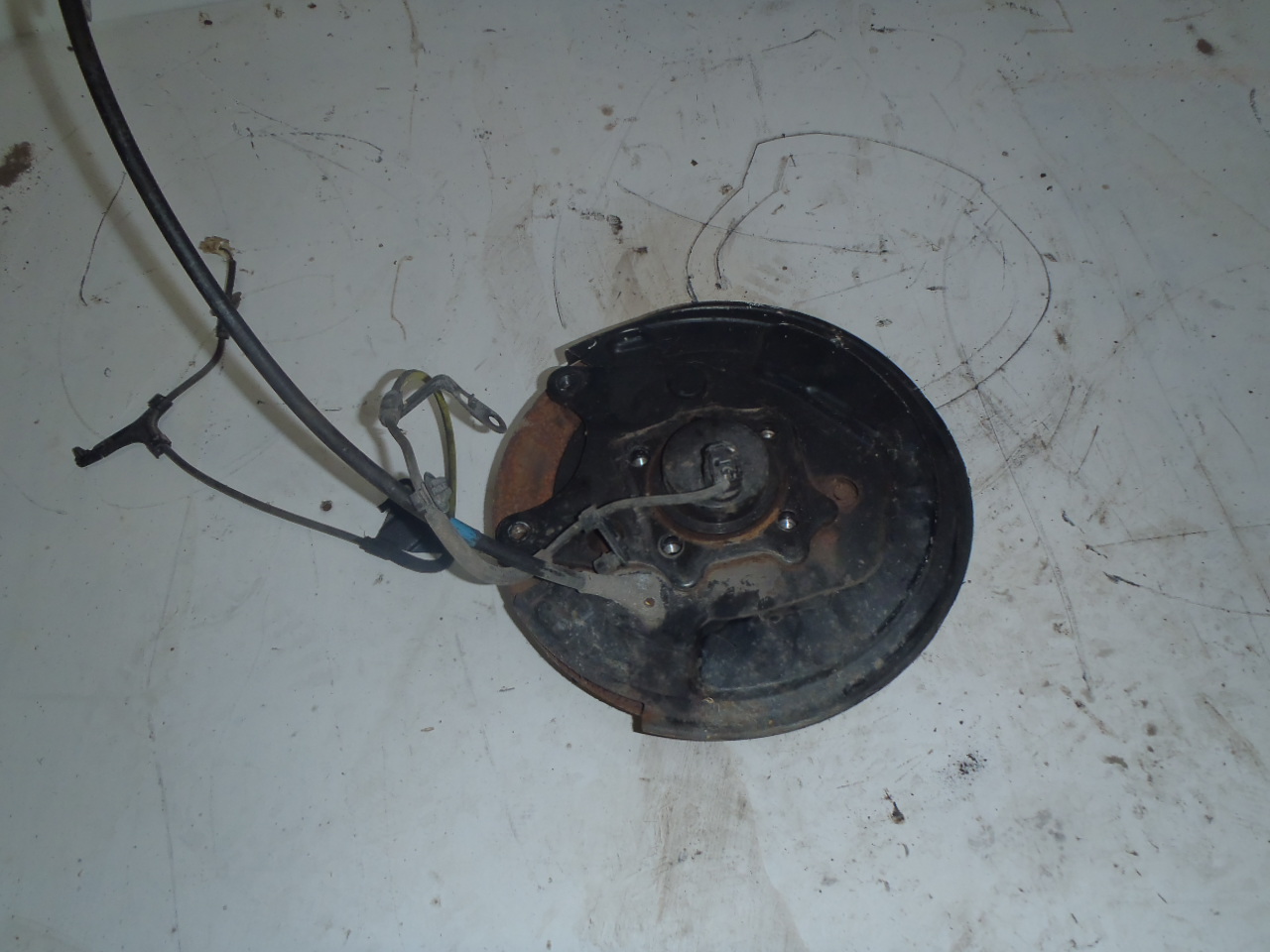 Zadní náboj s ABS pravý 