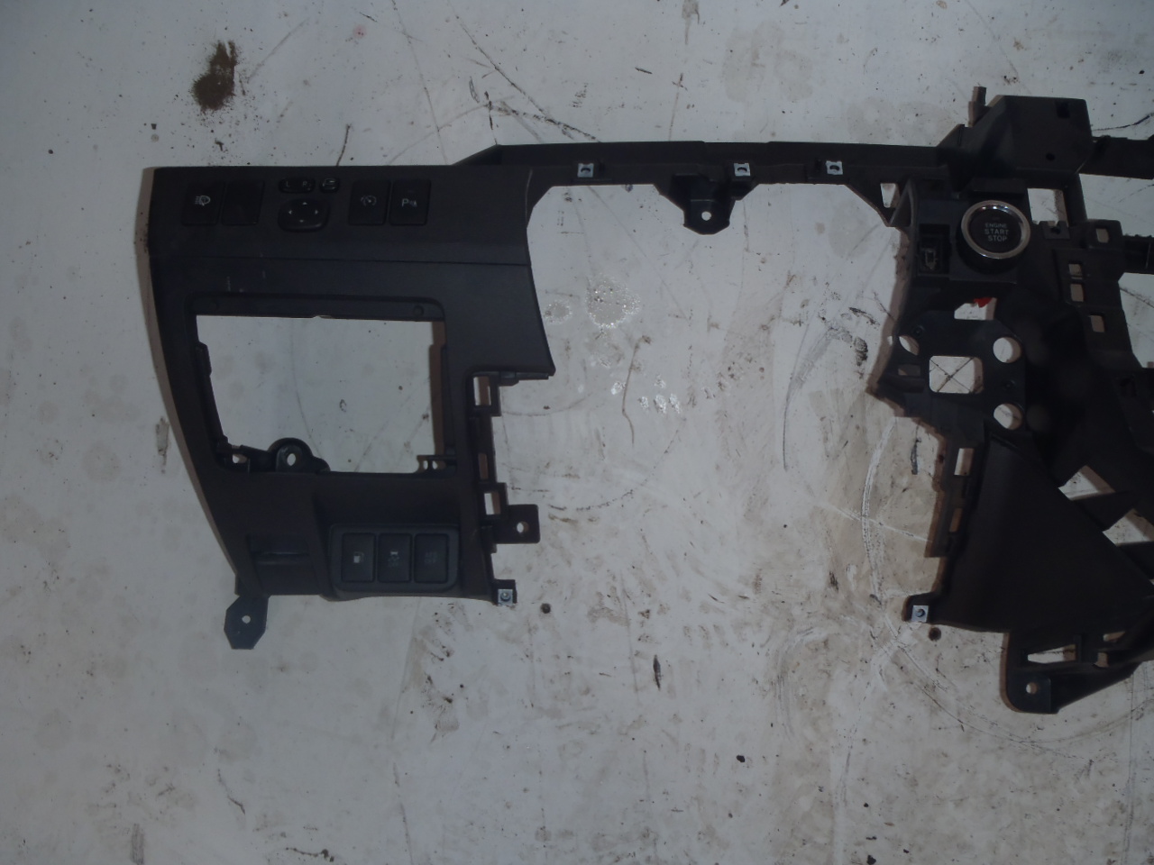 Spodní díl palubní desky