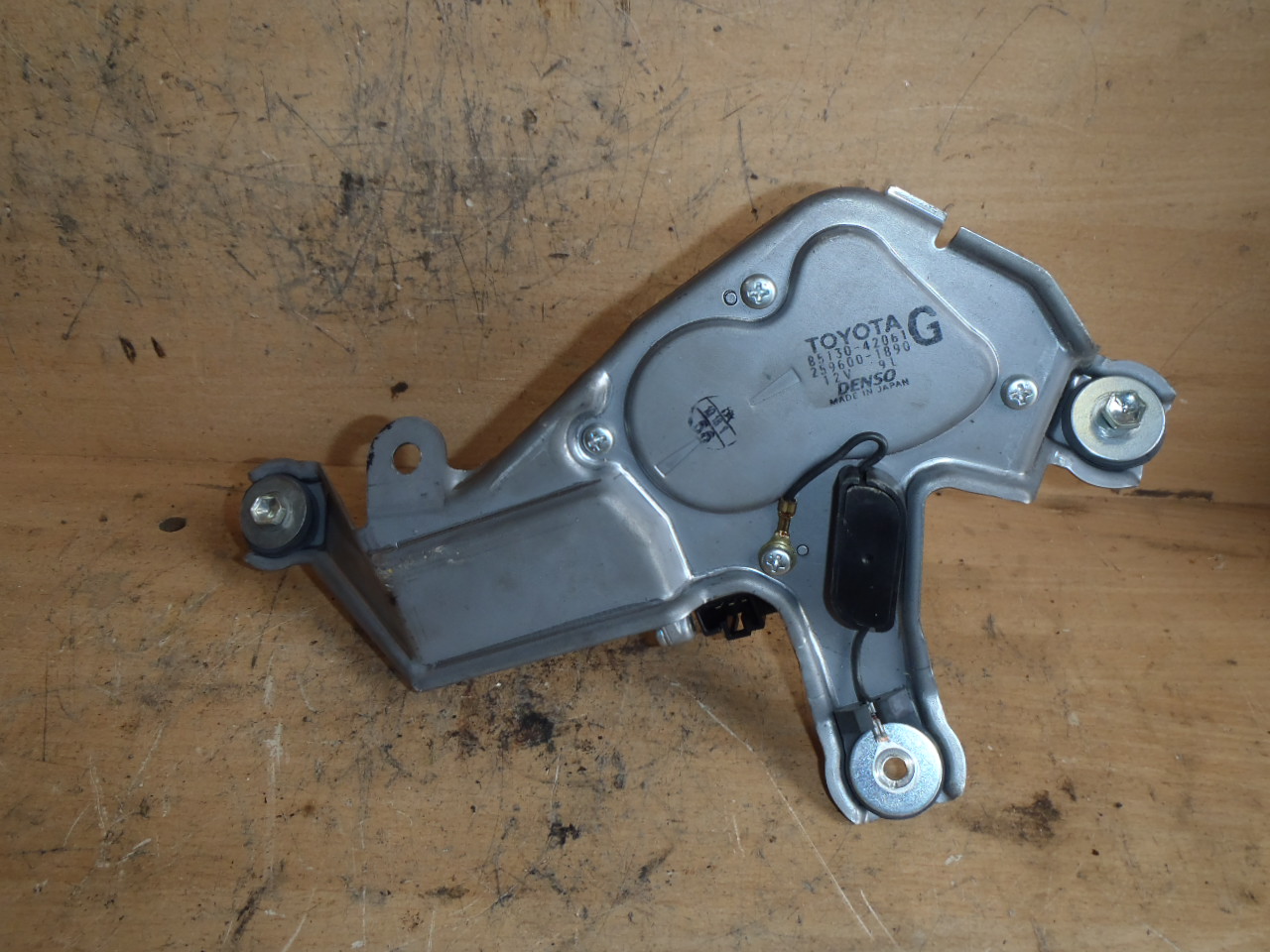 Motorek zadního stěrače pro rezervu 