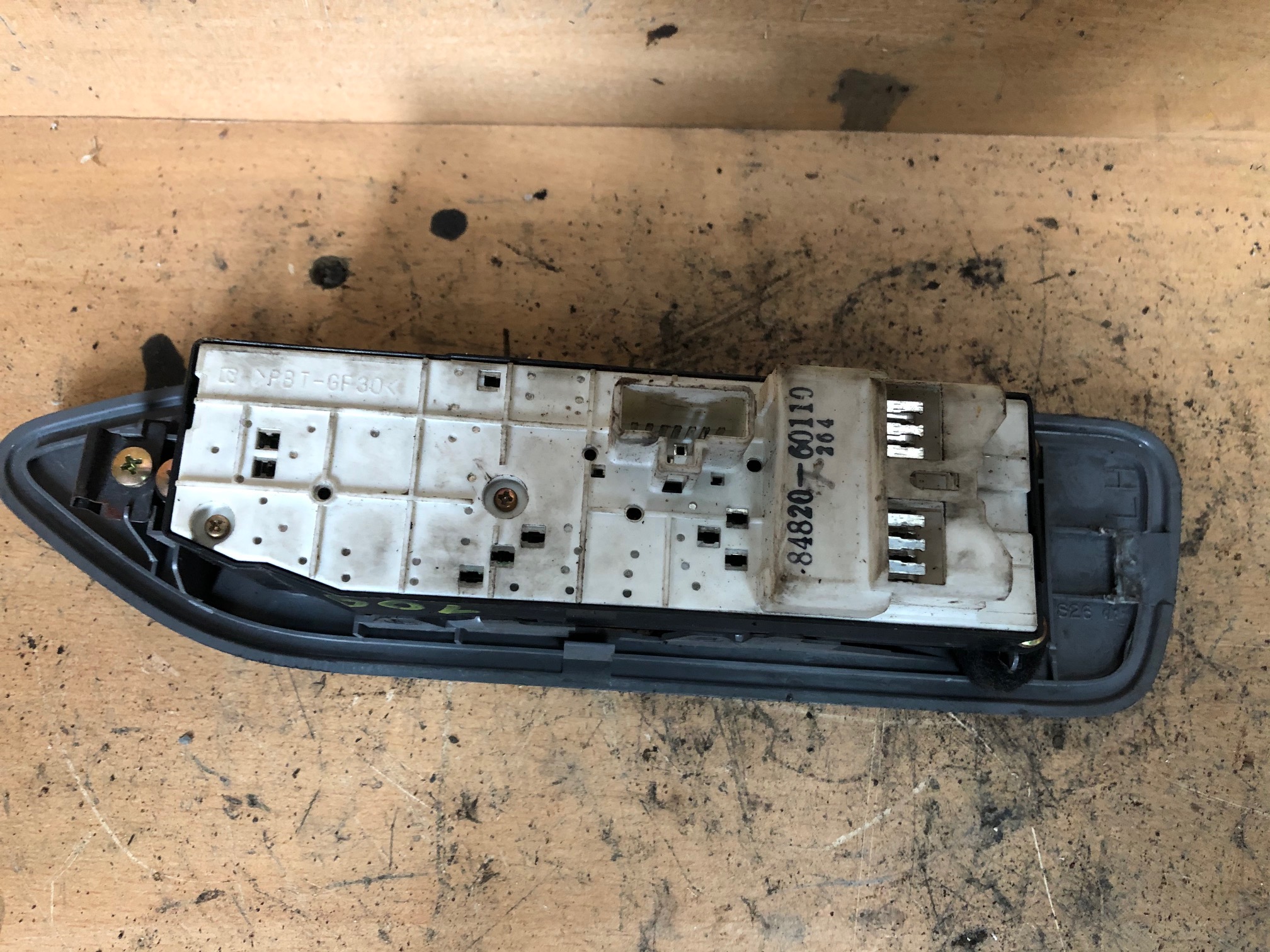 Ovládání oken - řidič 84820-60110