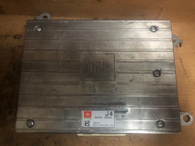 Rádiový přijímač a zesilovač JBL 86280-42030