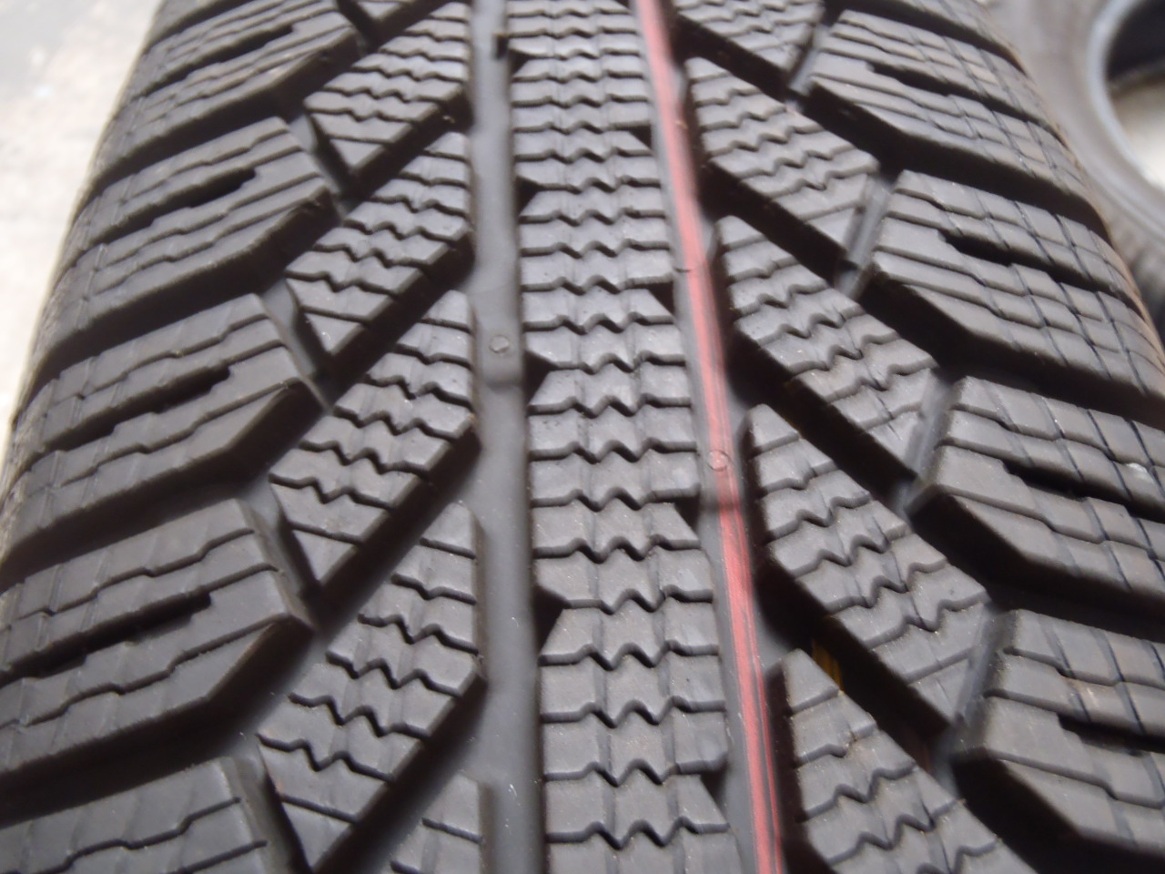 Zimní pneu 165/60/R15 (7mm)