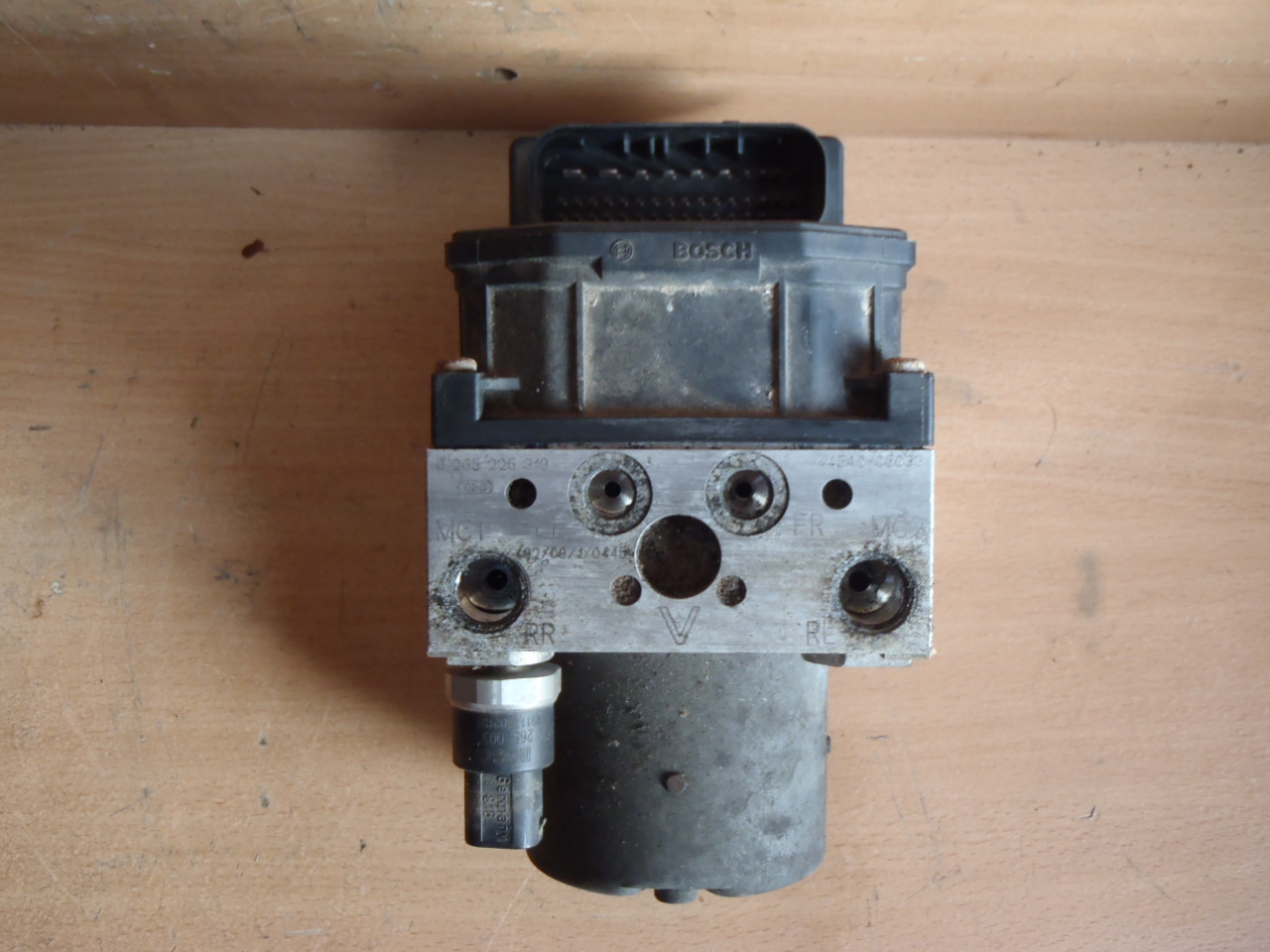 Kostka ABS 2.0 VVT-i 89541-05073