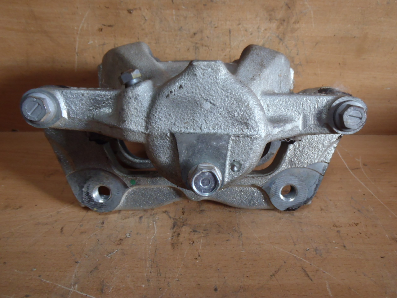 Přední brzdič L. 2.0 D4D Nový