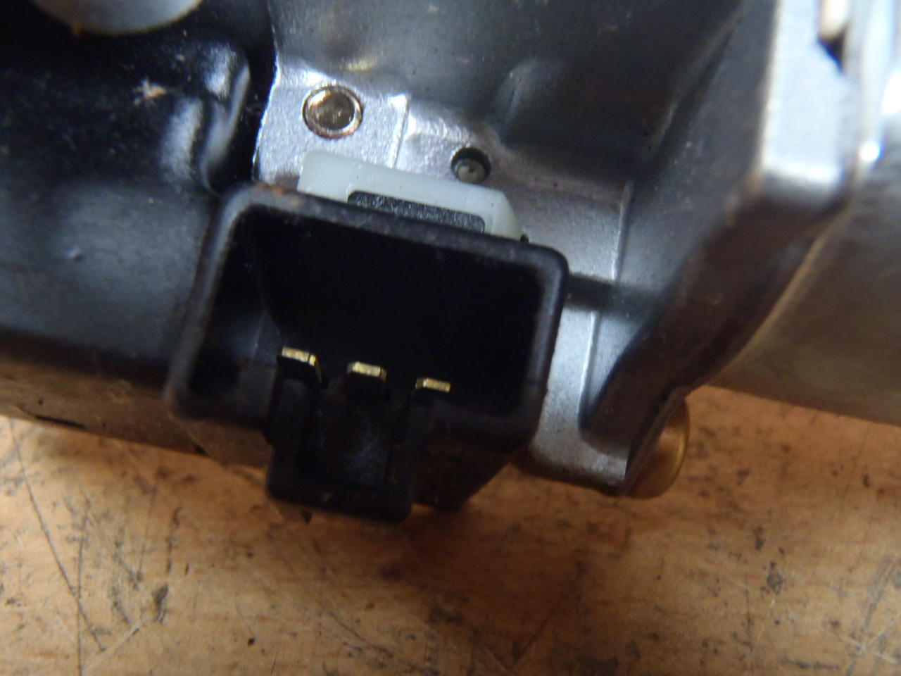 Motorek zadního stěrače hatchback