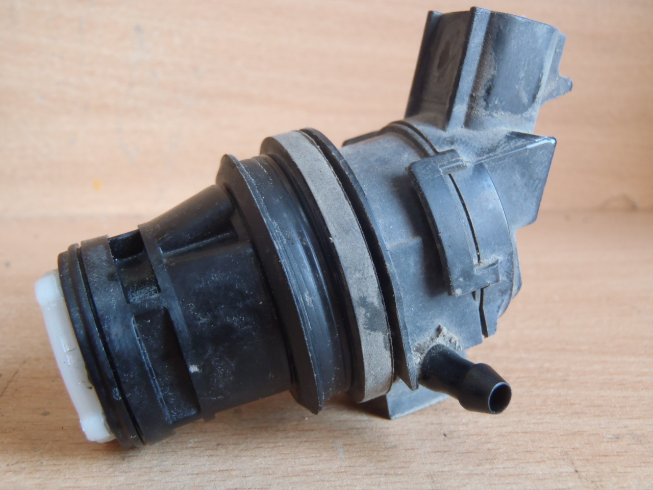 Motorek ostřikovače 85330-60180