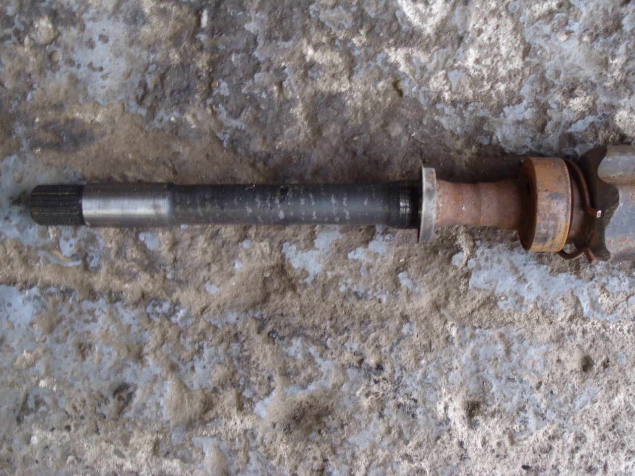 Pravá přední poloosa